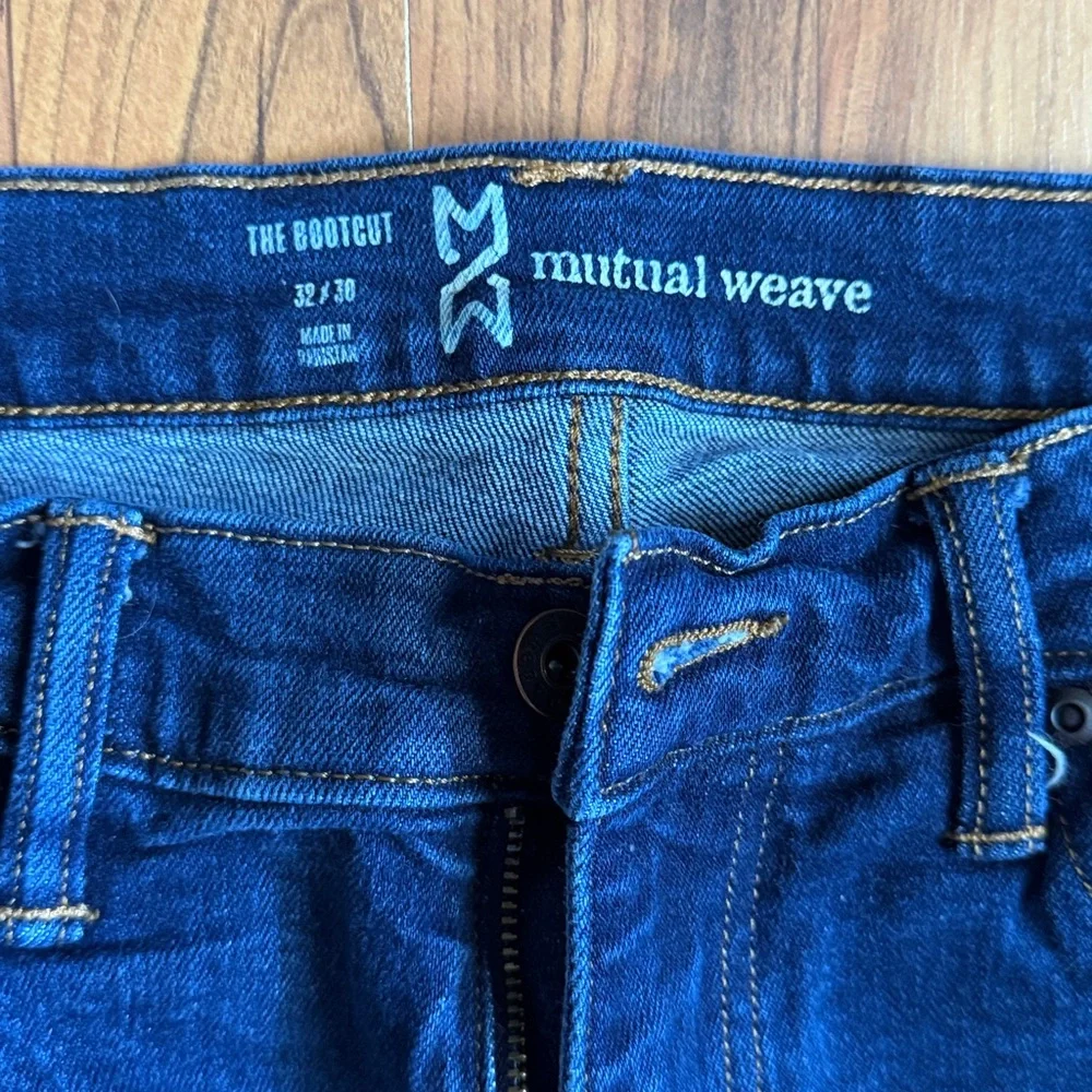 Men's BlueMutual Weave The Bootcut Jeans